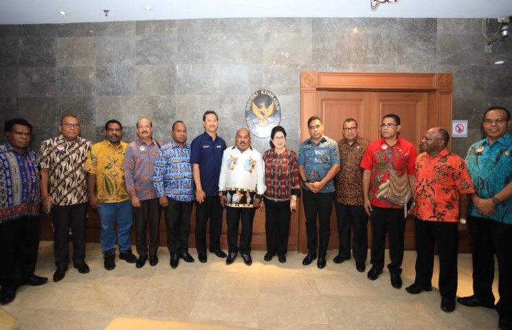 Dalam Sehari, Gubernur Papua Sambangi Dua Menteri